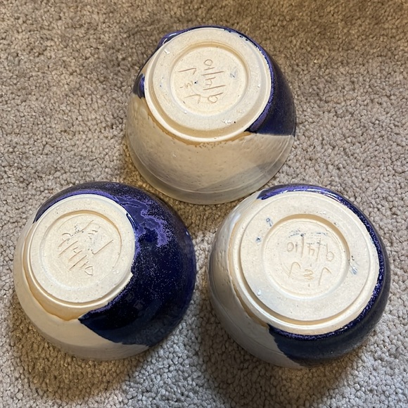 Set of 3 handmade pottery bowls, blue/purple and white glaze - Picture 5 of 8